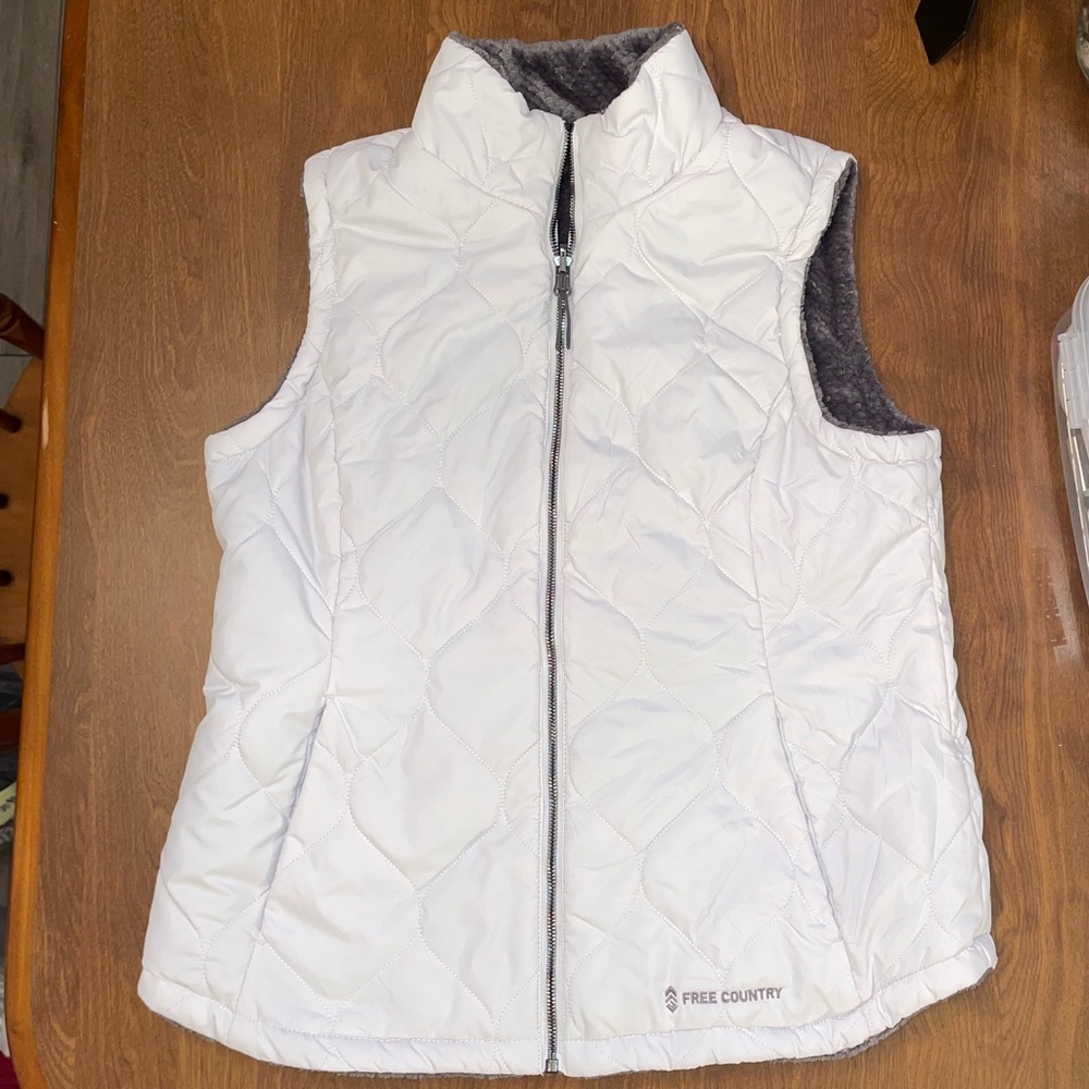 REVERSIBLE White Quilted Gray Plush Vest - M